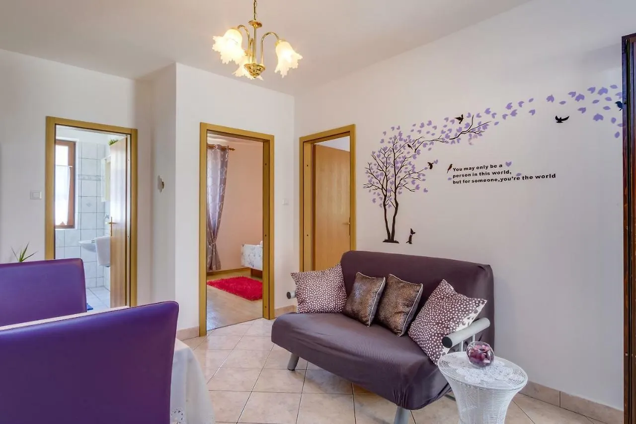 Apartment Budinic 말리로시니